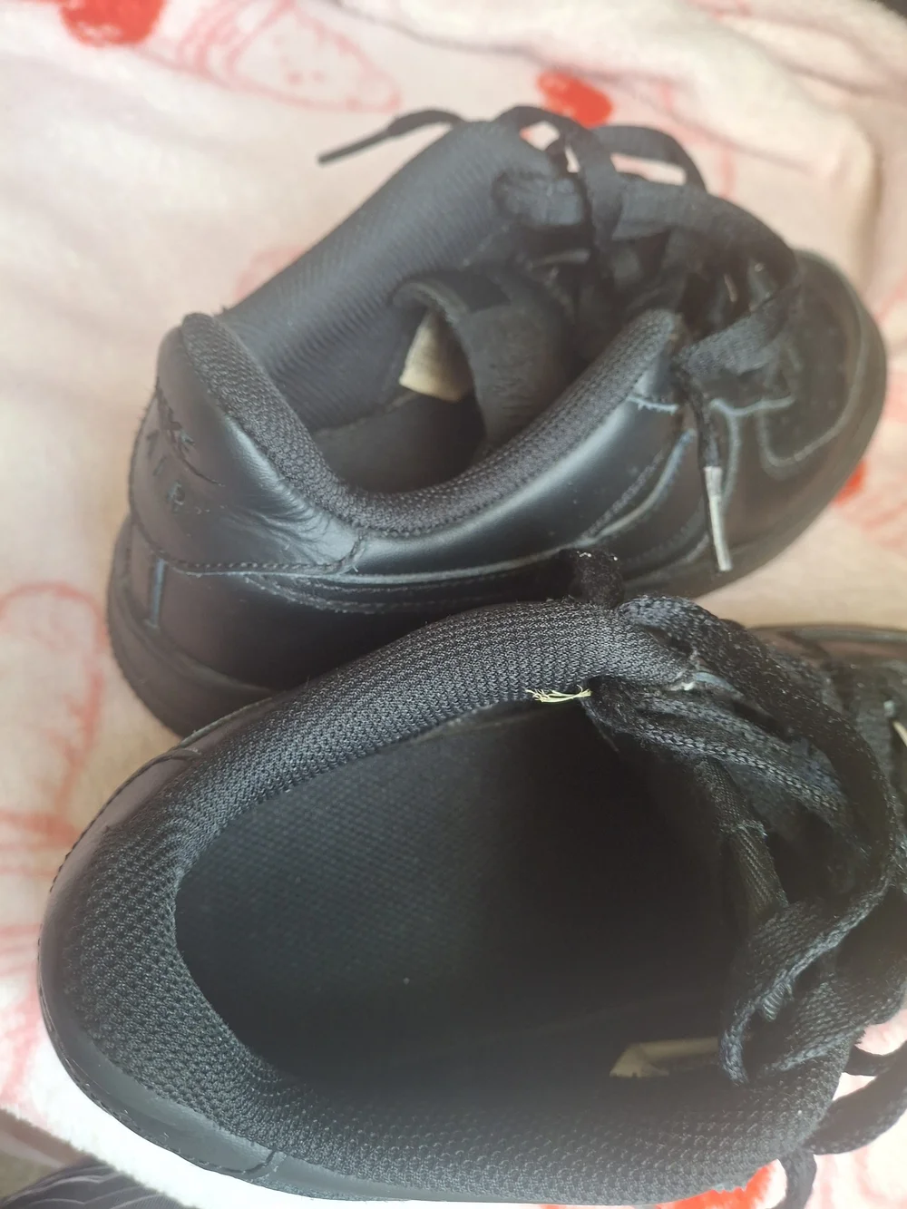 Nike Kids Black Low-Top Sneakers